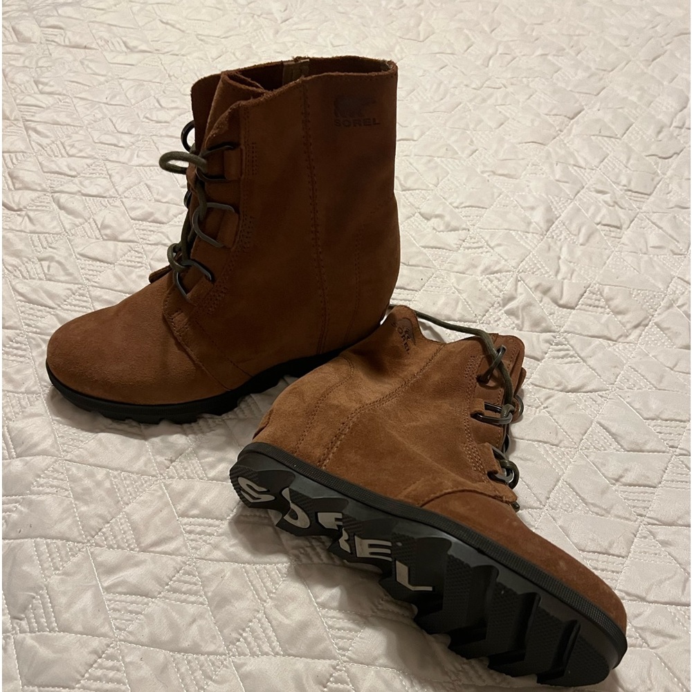 Like new Sorel women boots. Great condition